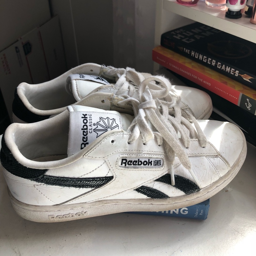 ❗️SOLD ❗️Reebok Classics Sneakers